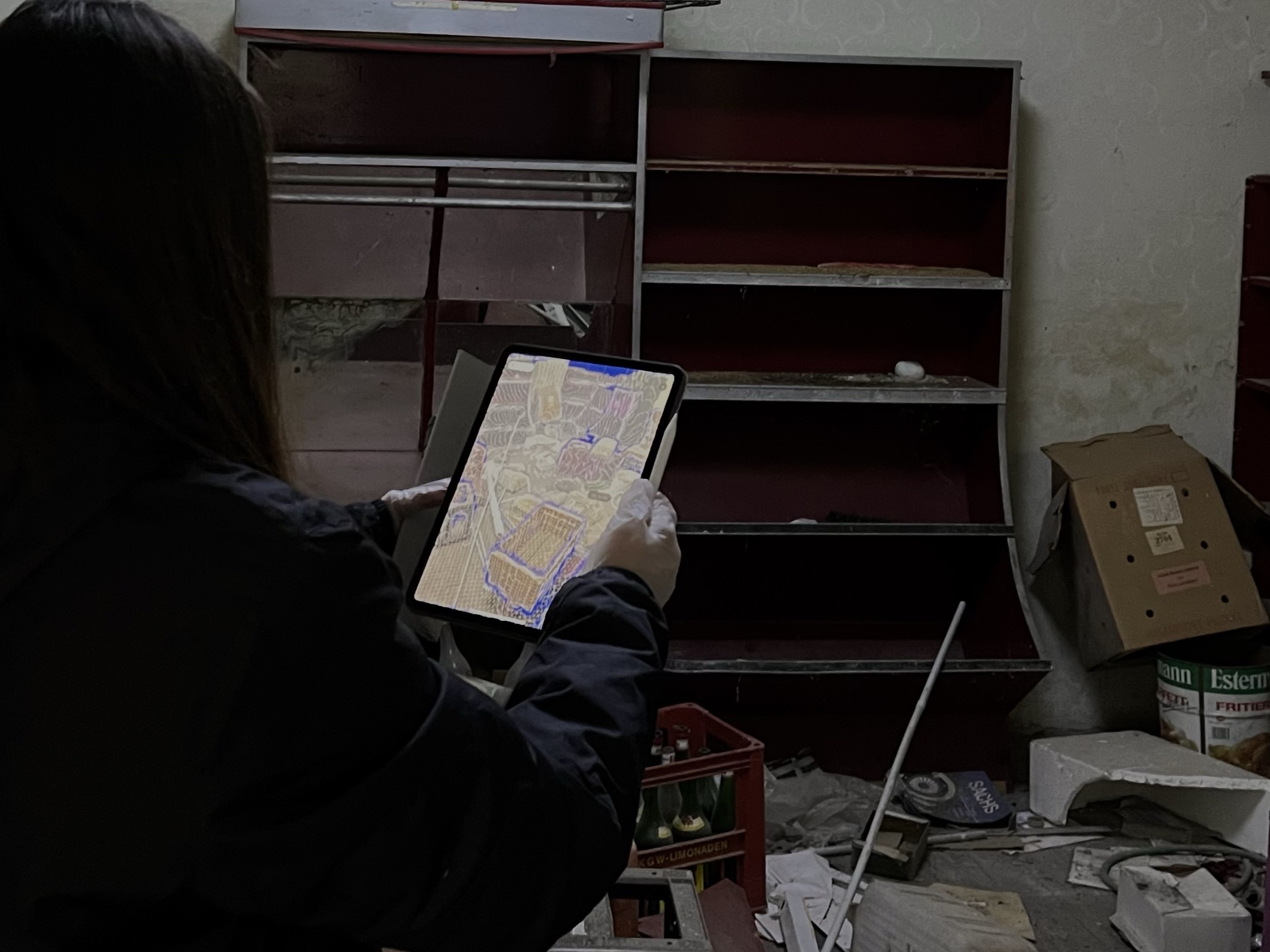Scanning an abandoned shop room with a tablet